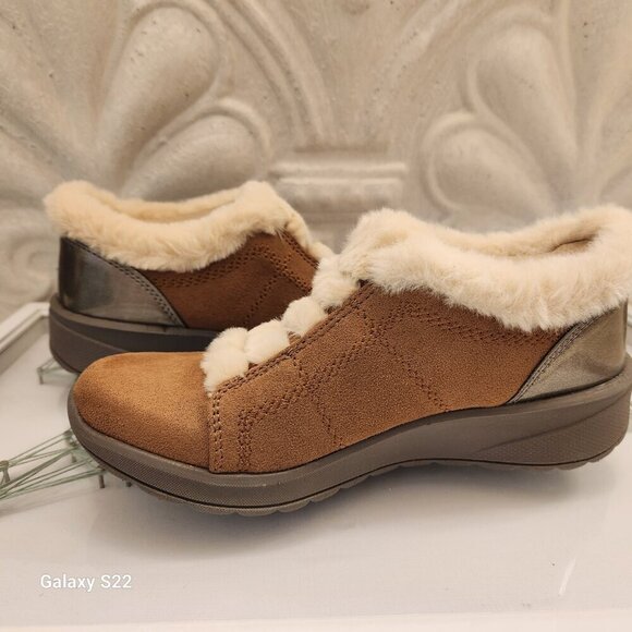 BZees Women's, Golden Shootie shoes. NIB. Size: various - Picture 5 of 11